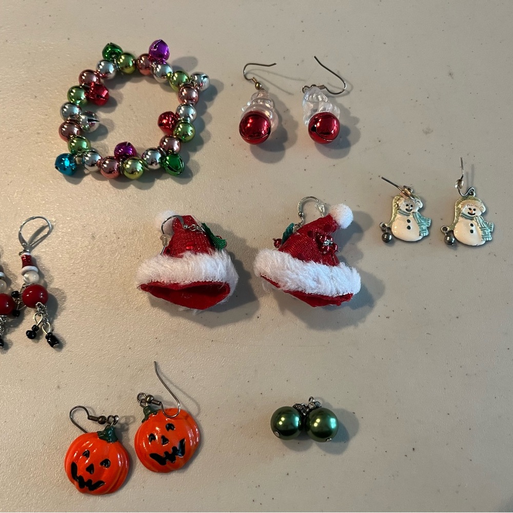 Festive holiday Earrings and Bracelet Set lot